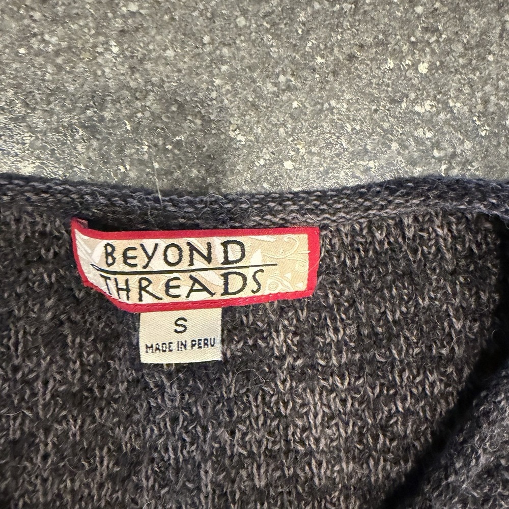 Beyond Threads Gray Floral Alpaca Cardigan Small Soft - Picture 2 of 4